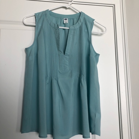 Old Navy Tops - ❤️Old Navy Sleeveless Blouse